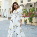 আকর্ষণীয় স্ক্রিন প্রিন্টেড হলুদ ফুলের গাউন,জামা,পায়জামা এবং ওড়না - Image 4